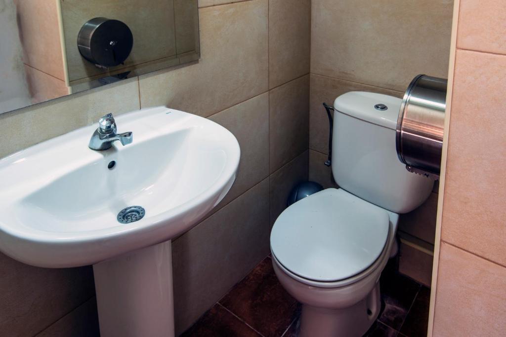 Residencia Sants Hostel Barcelona Buitenkant foto